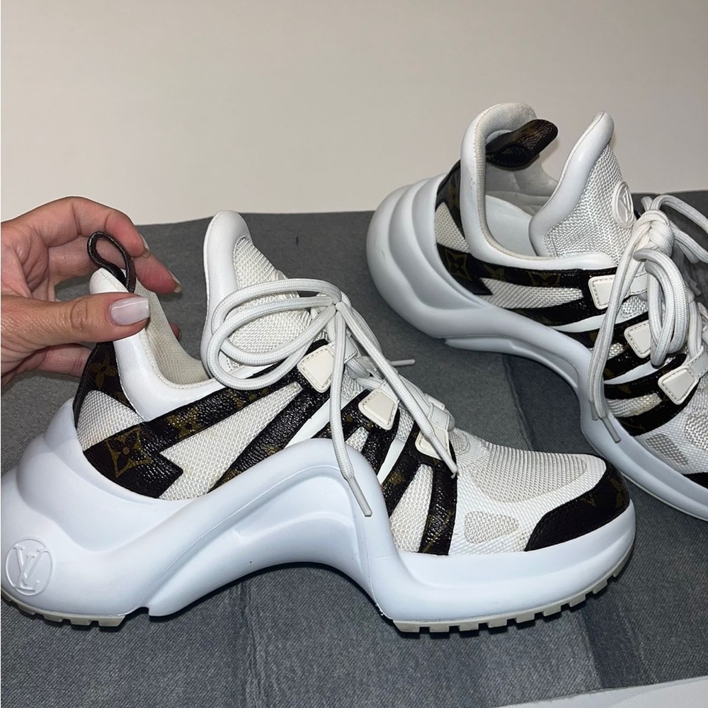 LOUIS VUITTON ARCHLIGHT